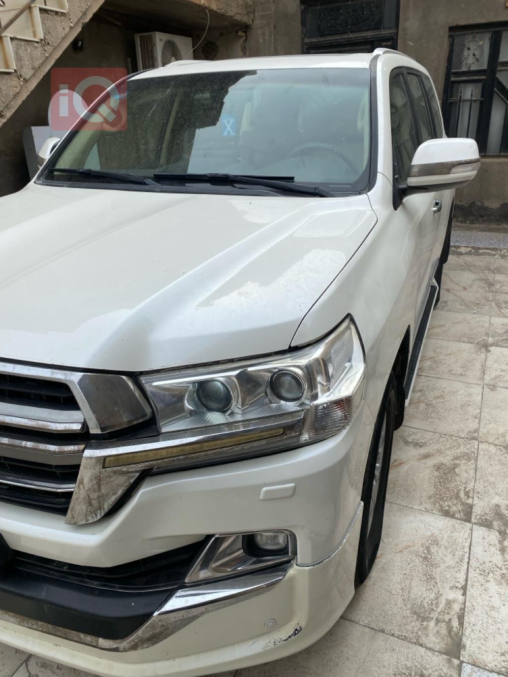 تۆیۆتا لاند کروزەر